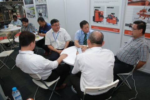 缅甸仰光木工机械及家具配件展览会展会现场图片