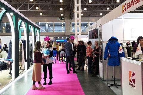 俄罗斯时尚服装服饰展览会展会现场图片