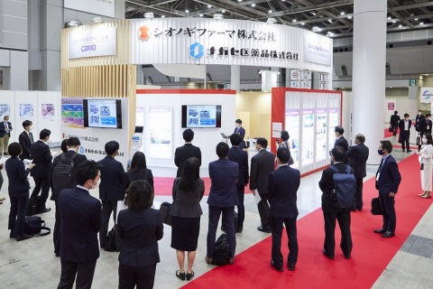 日本世界医药合同定制服务展展会现场图片
